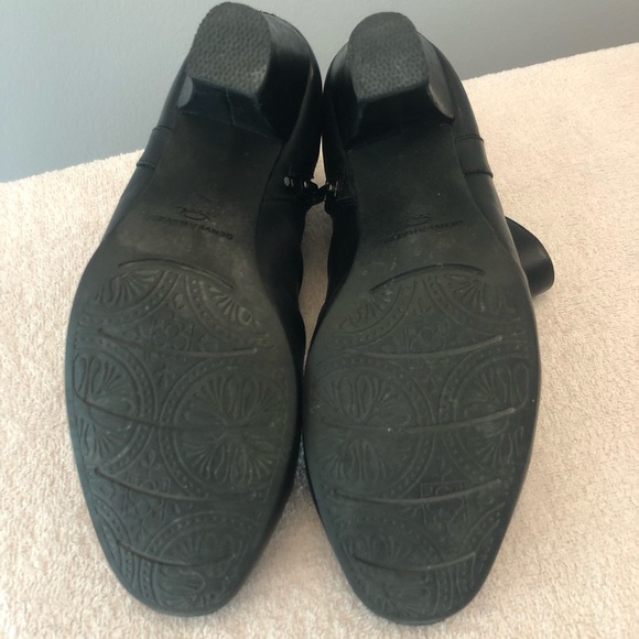 Denver Hayes black leather booties. - Picture 5 of 11